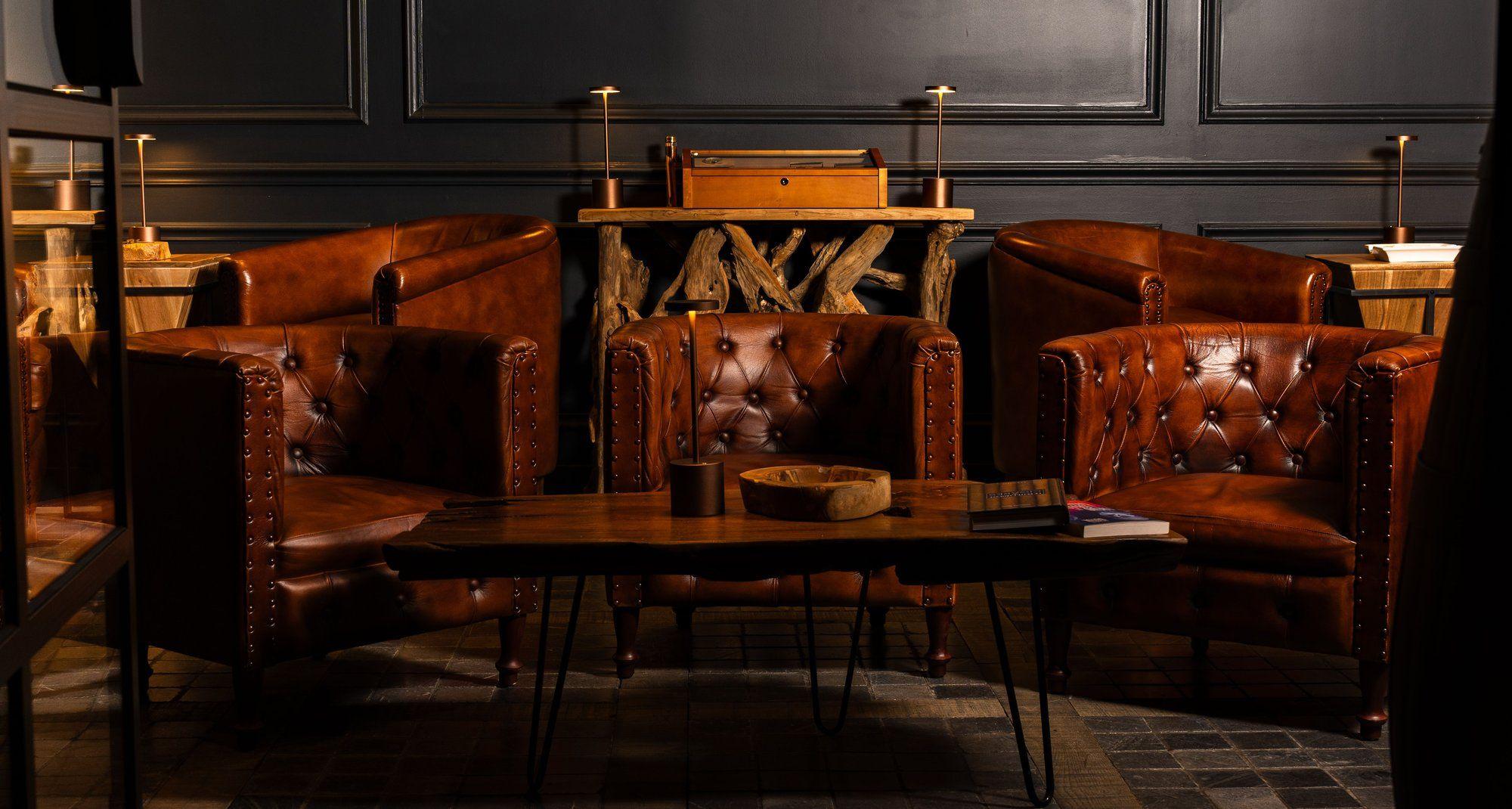 Dégustation de cigares dans une ambiance intimiste et feutrée au sein d’un Cigar Bar avec service haut de gamme