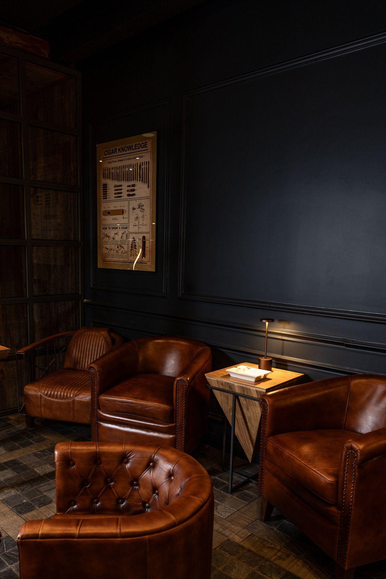 Terrasse ensoleillée d’un restaurant bistro à Paris 8 idéale pour un déjeuner ou un dîner raffiné